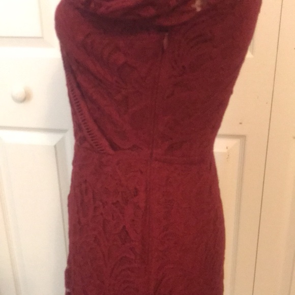 Hollister V-neck Lace Dress - Picture 4 of 10